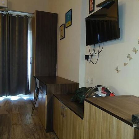 Chaudhary Homes เกรทเตอร์นอยดา ภายนอก รูปภาพ